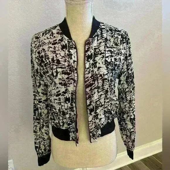 HOLLISTER Black and White Jacket - Médium - Picture 1 of 8